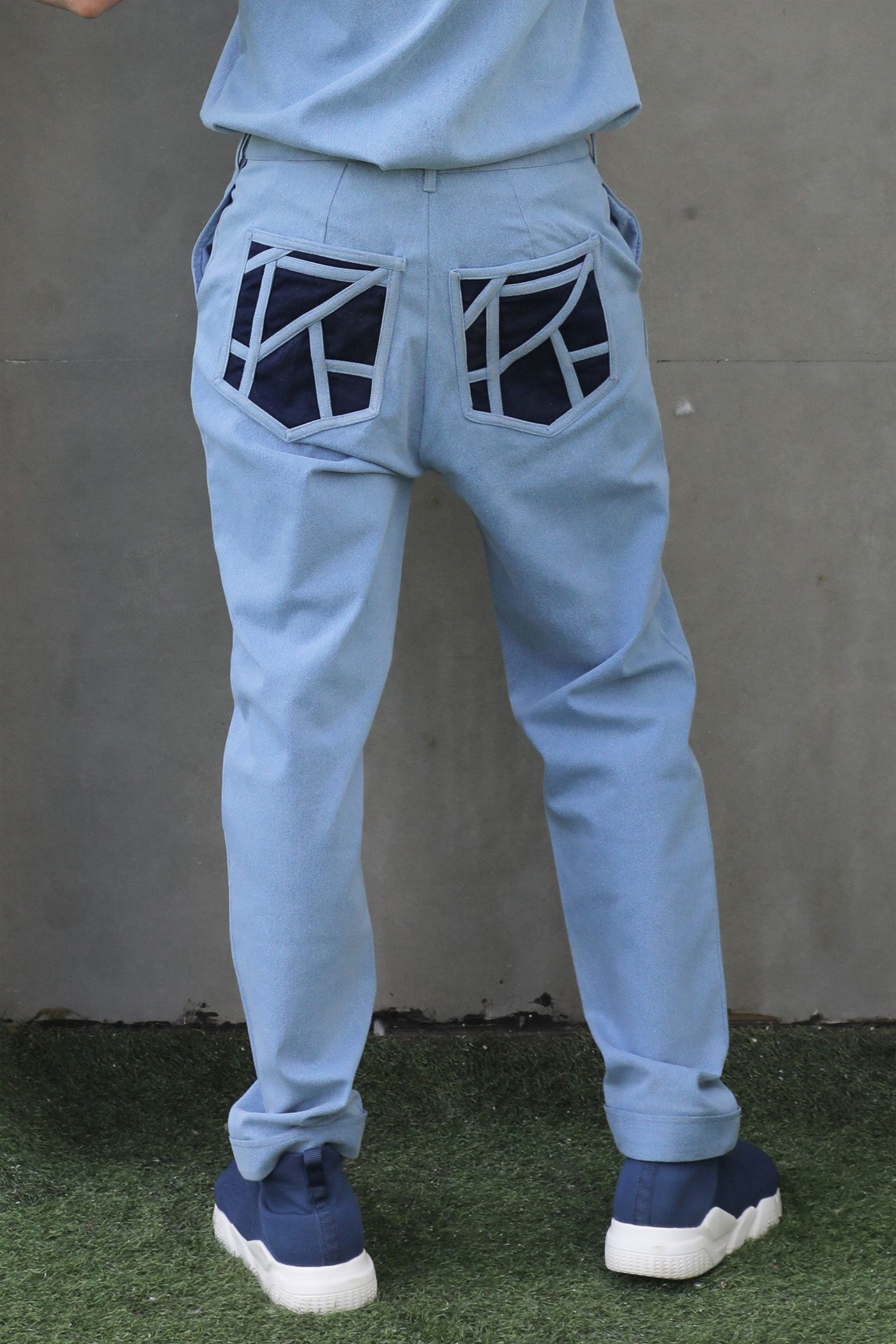 Straight Fit Denim Jeans With Abstract Back Pockets